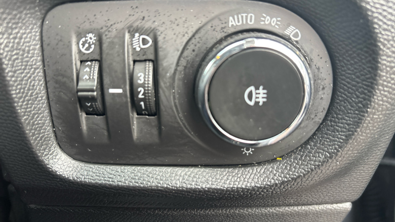 Vauxhall Corsa 1.2 SE 5dr Petrol Hatchback